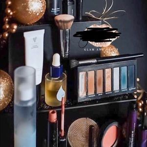 Younique beauty box